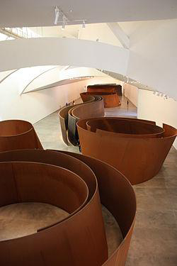 Richard Serra, The Matter of Time, teoksia Guggenheim Bilbaosssa kesällä 2010.