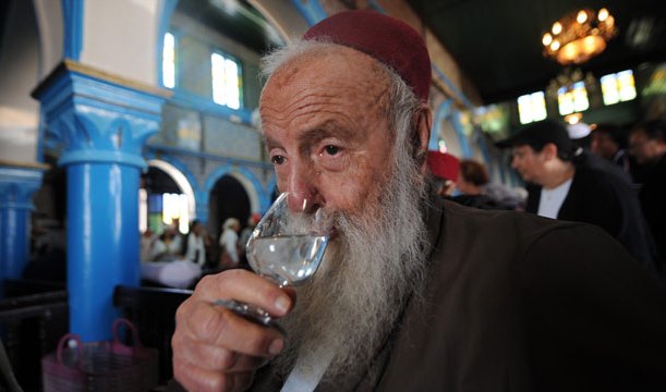 Juutalaiset ujuttautuivat Itä-Euroopan liike-elämään usein viinakaupan avulla.