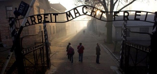 Auschwitz-gateway-631.jpg__800x600_q85_crop